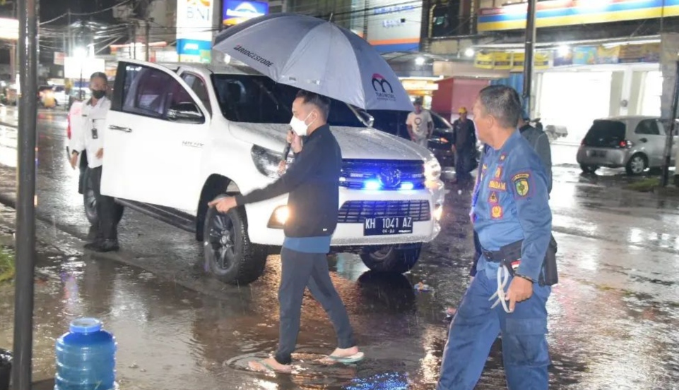 Fairid Tinjau Genangan Air Di Jalan Seth Adji