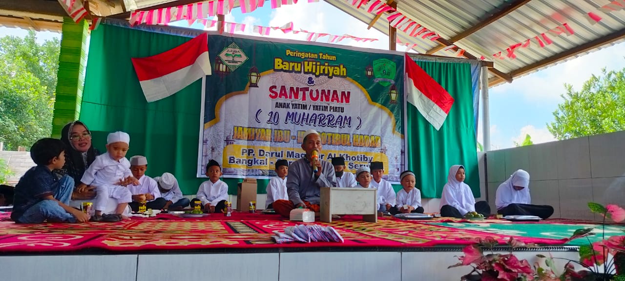 Ponpes Dwrul Maghfur Al Khotiby Berikan Santunan Anak Yatim