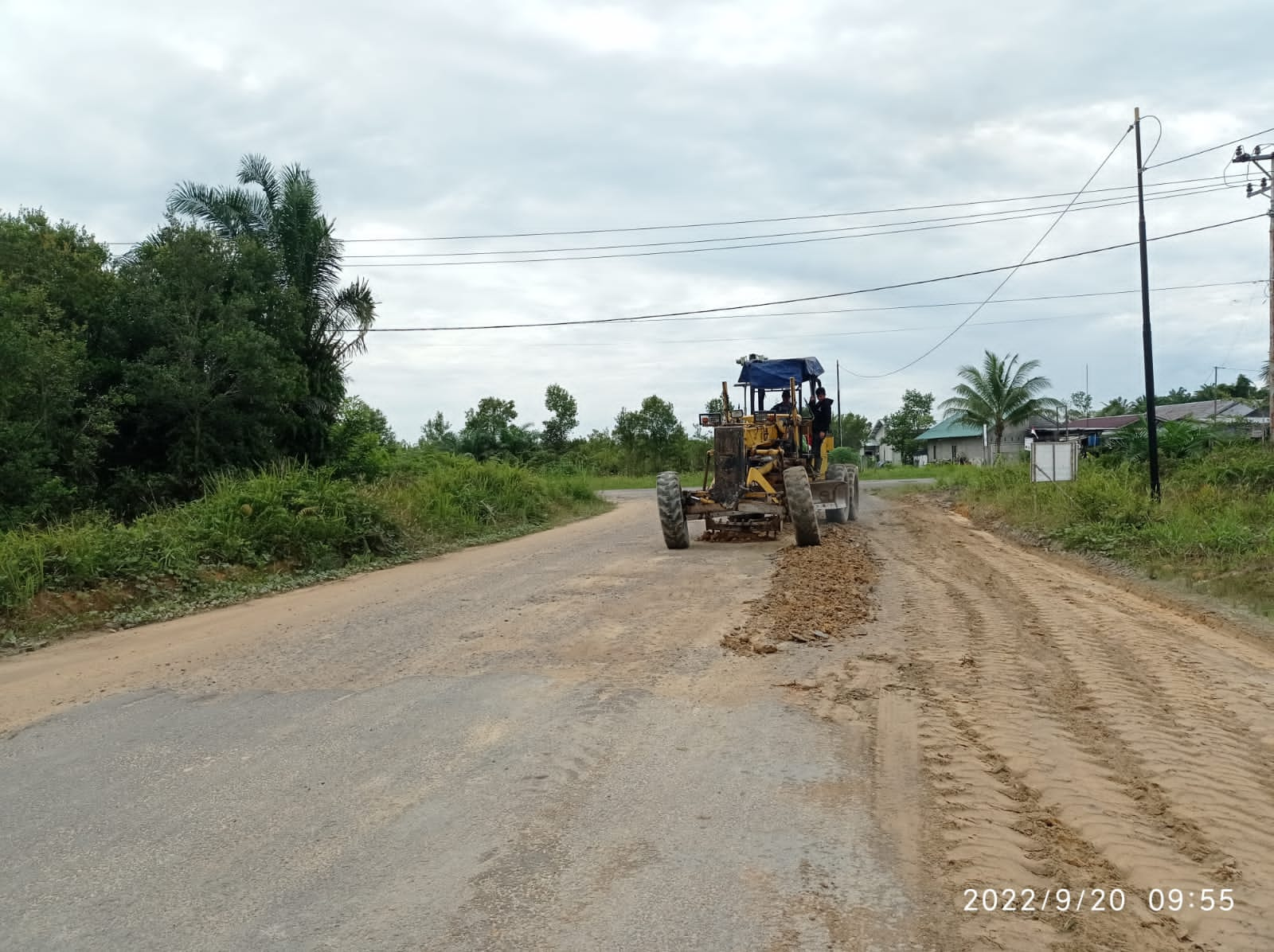 PT. Sungai Rangit Sampoerna Agro Perbaiki Ruas Jalan Desa Kartamulia