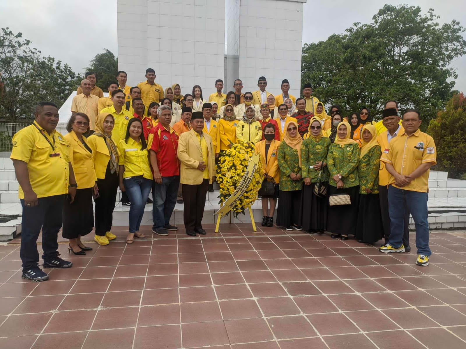 HUT Ke-58, DPD Partai Golkar Kalteng Ziarah Di Makam Pahlawan