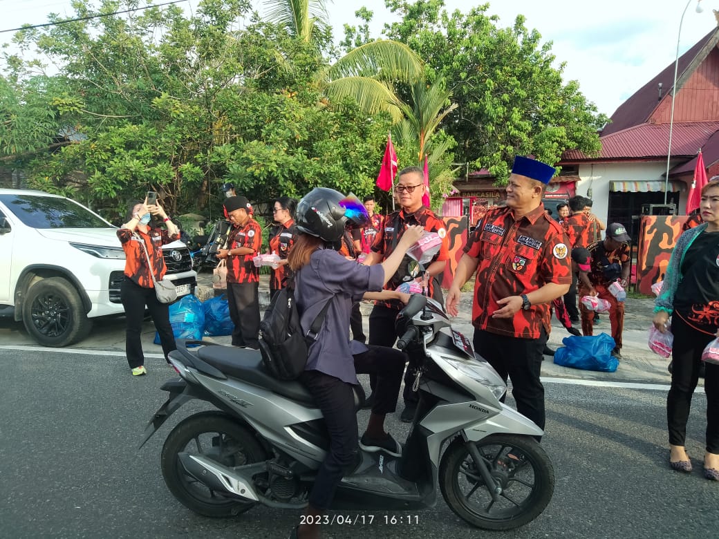 Sukacita Ramadhan, Pemuda Pancasila Kalteng Bagikan 1.300 Takjil