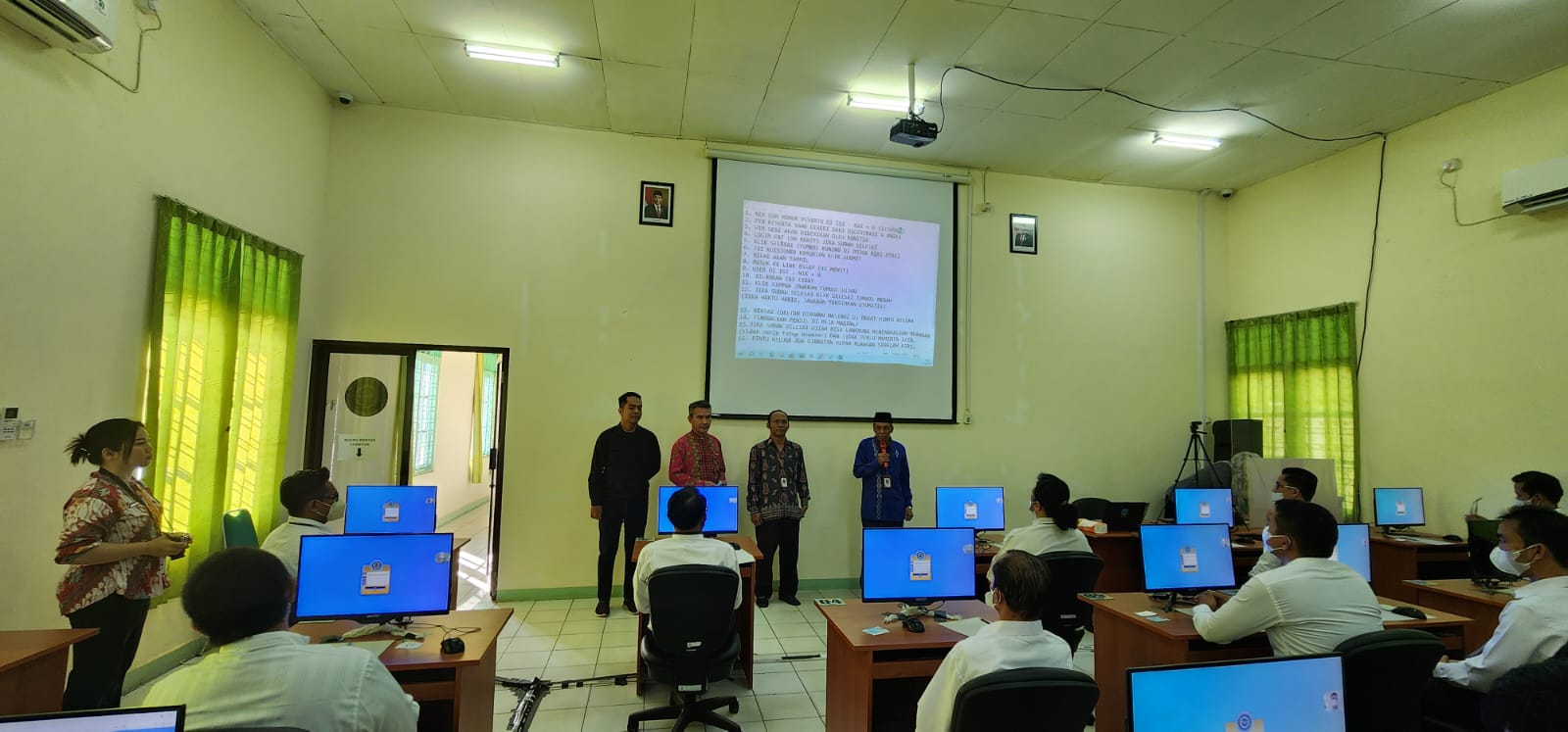 Calon Anggota Bawaslu Kabupaten/Kota Mengikuti Tes Tertulis CAT