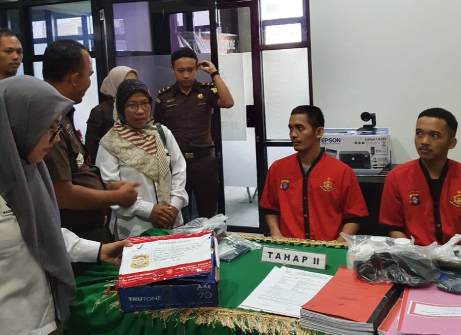 BBPOM Serahkan Tersangka dan Barbuk Tindak Pidana Obat Ilegal Di Kejari Buntok