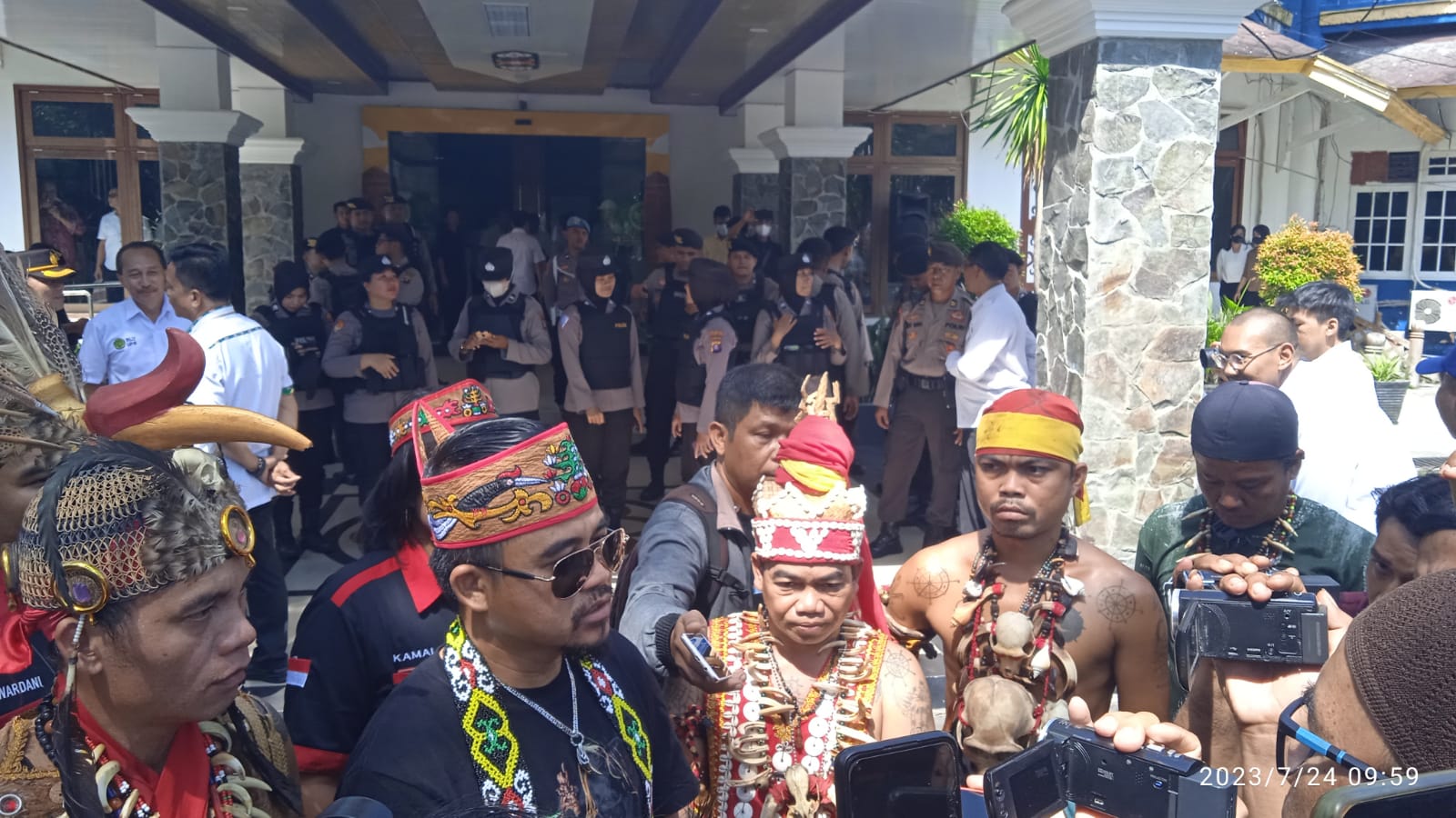 Massa Minta UPR Prioritaskan Putra Dayak Kuliah Kedokteran