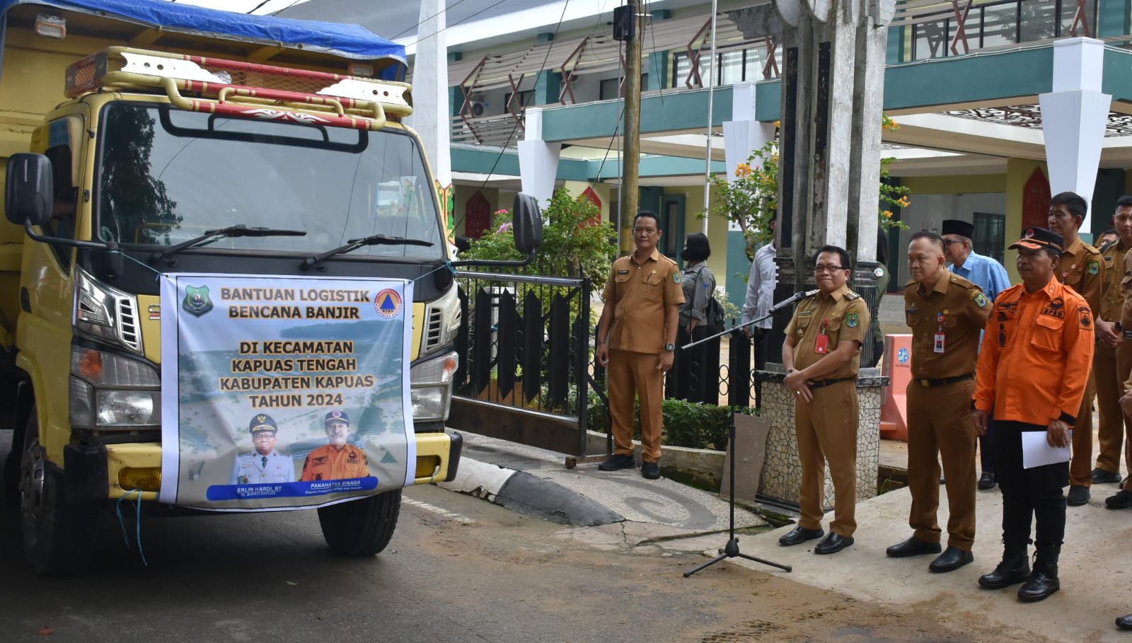 Gerak Cepat, Pemkab Kapuas Salurkan Bantuan Banjir Untuk 26 Desa Terdampak