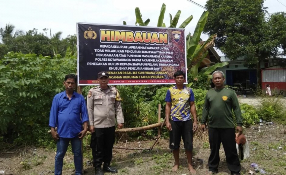 Maraknya Pencurian Buah Sawit, Polsek Arsel Pasang Spanduk Imbauan Larangan Mencuri