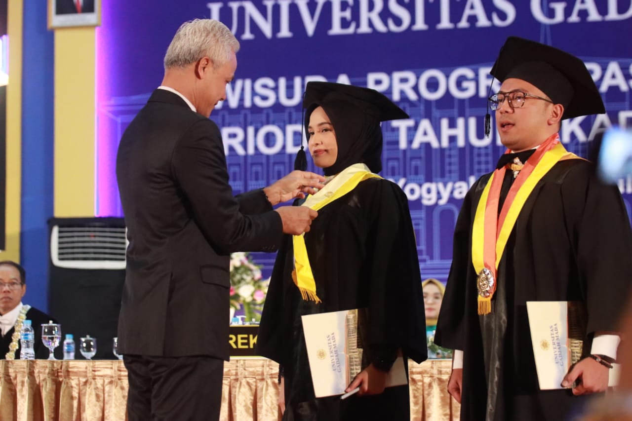 Ivo Sugianto Sabran Raih Gelar Master of Arts dari UGM