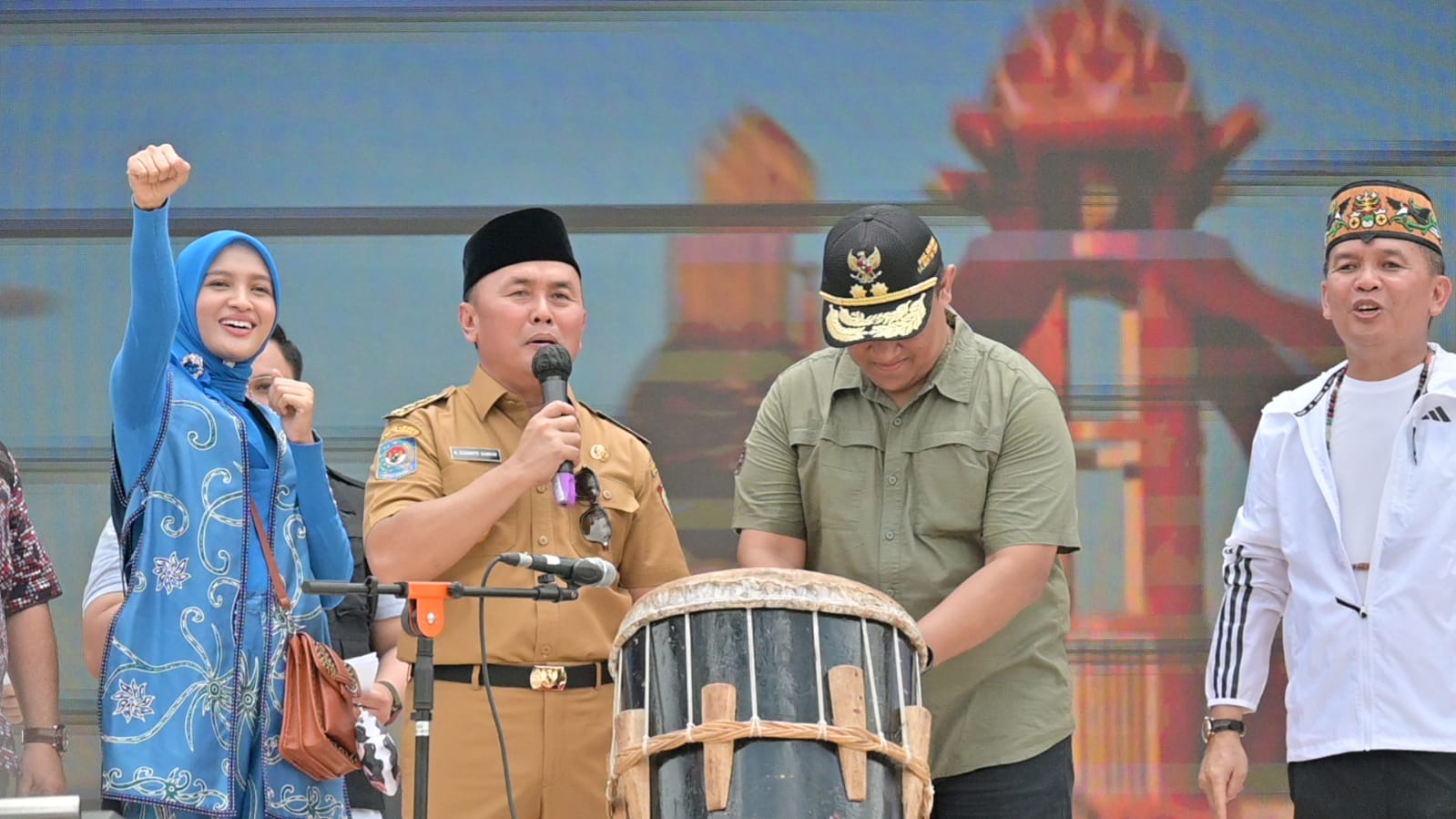 Geger! Gebyar UMKM di Sampit Dihadiri Ketua DAD Kalteng Agustiar Sabran