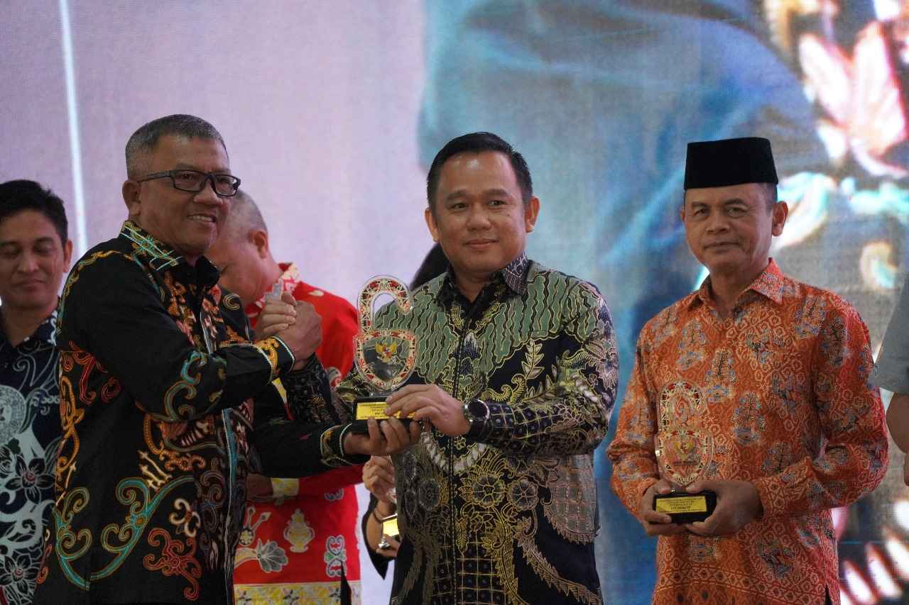 Dinas ESDM Kalteng Raih Penghargaan Kategori Informatif Tahun 2024