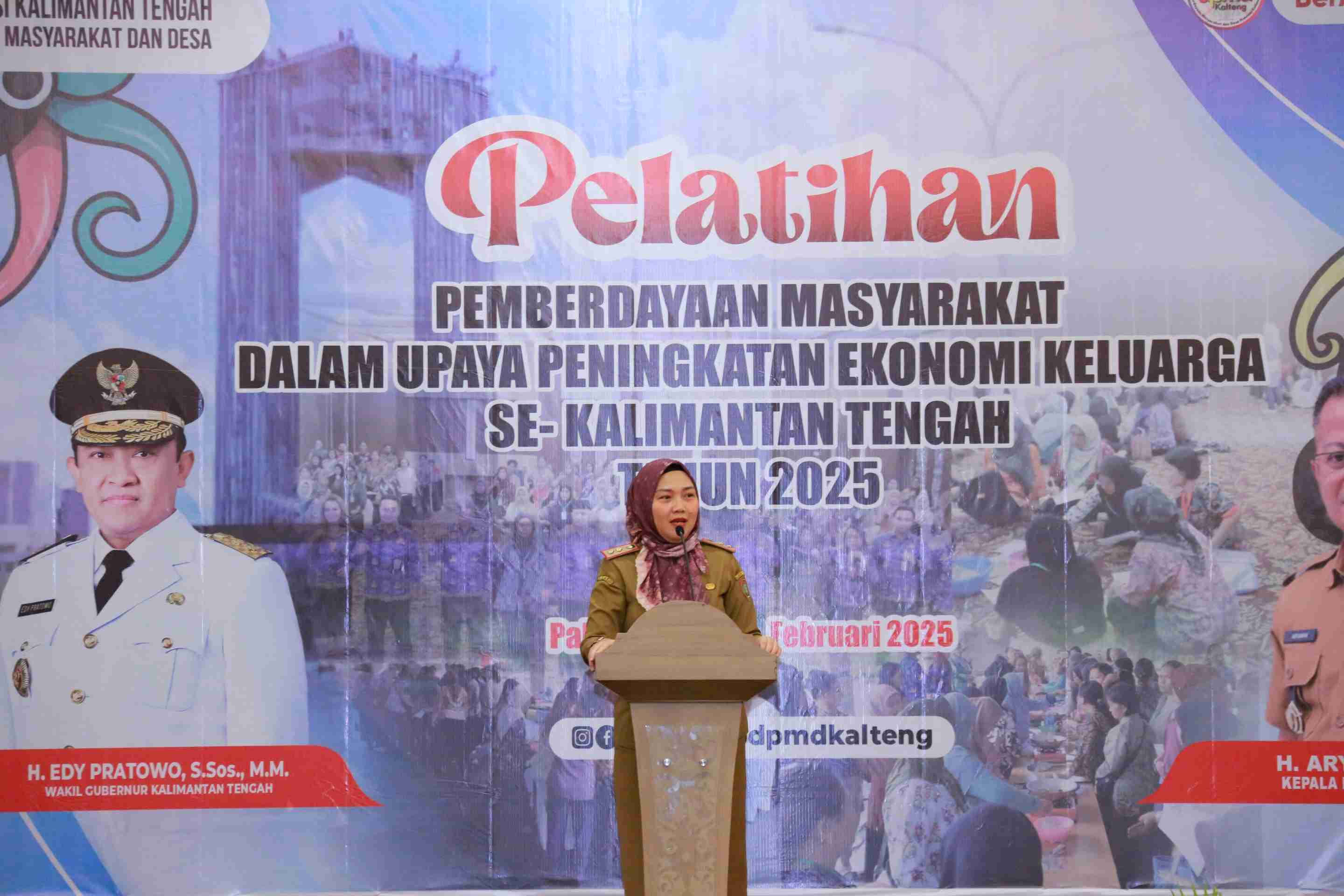 Dinas Pemberdayaan Masyarakat dan Desa (PMD) Provinsi Kalimantan Tengah menggelar pelatihan pemberdayaan masyarakat dalam upaya peningkatan ekonomi keluarga. Kegiatan ini berlangsung di Kahayan Ballroom Swiss-Bel Hotel Palangka Raya, Selasa (18/2/2025).