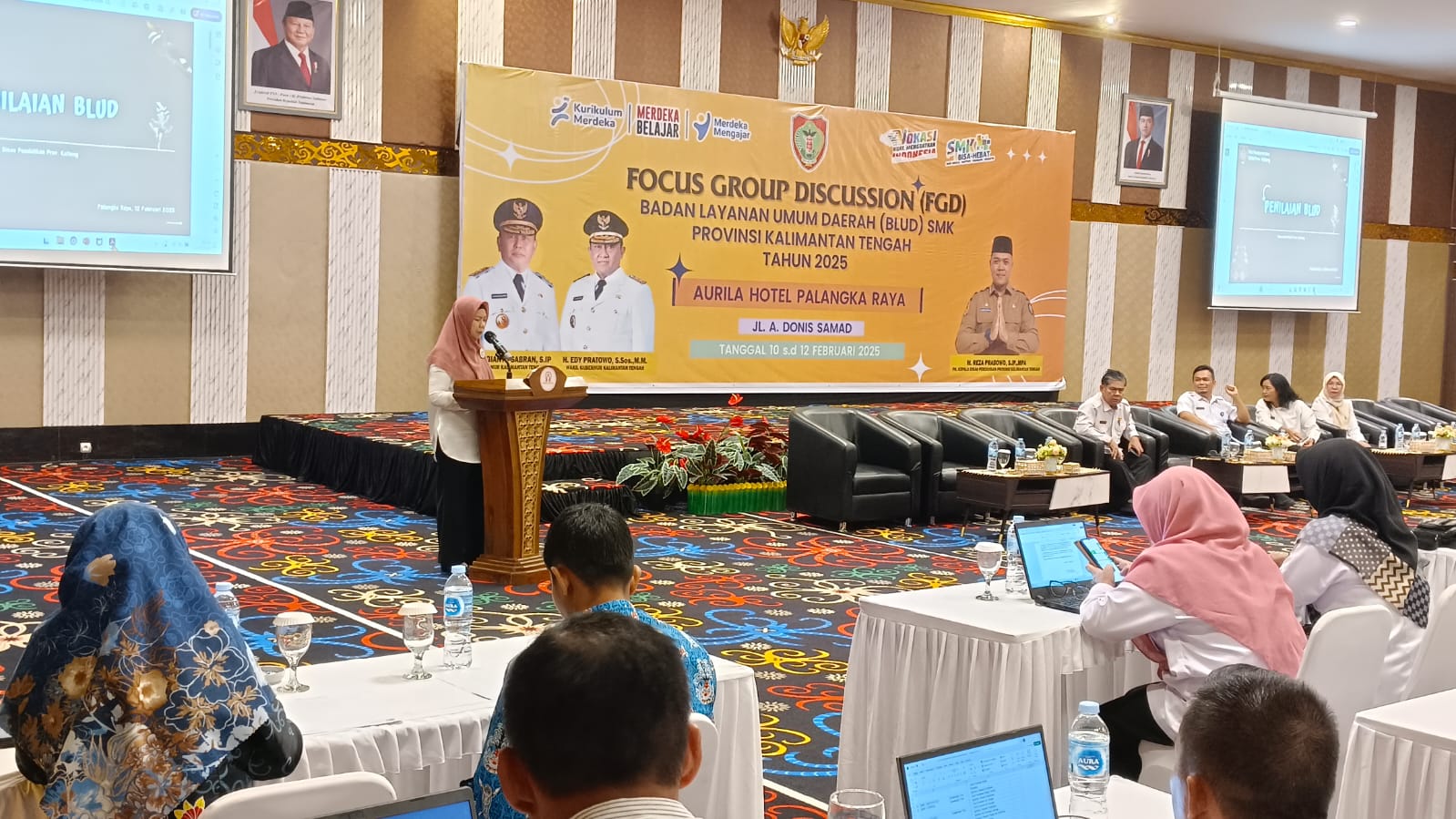 Asisten Perekonomian dan Pembangunan Setda Provinsi Kalteng, Sri Widanarni, menghadiri rapat penilaian BLUD SMKN di Aurila Hotel Palangka Raya.