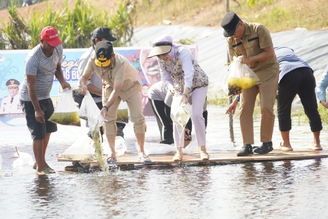 Gubernur Kalteng Dukung Pelestarian Ikan Lewat Restocking di Danau Asam