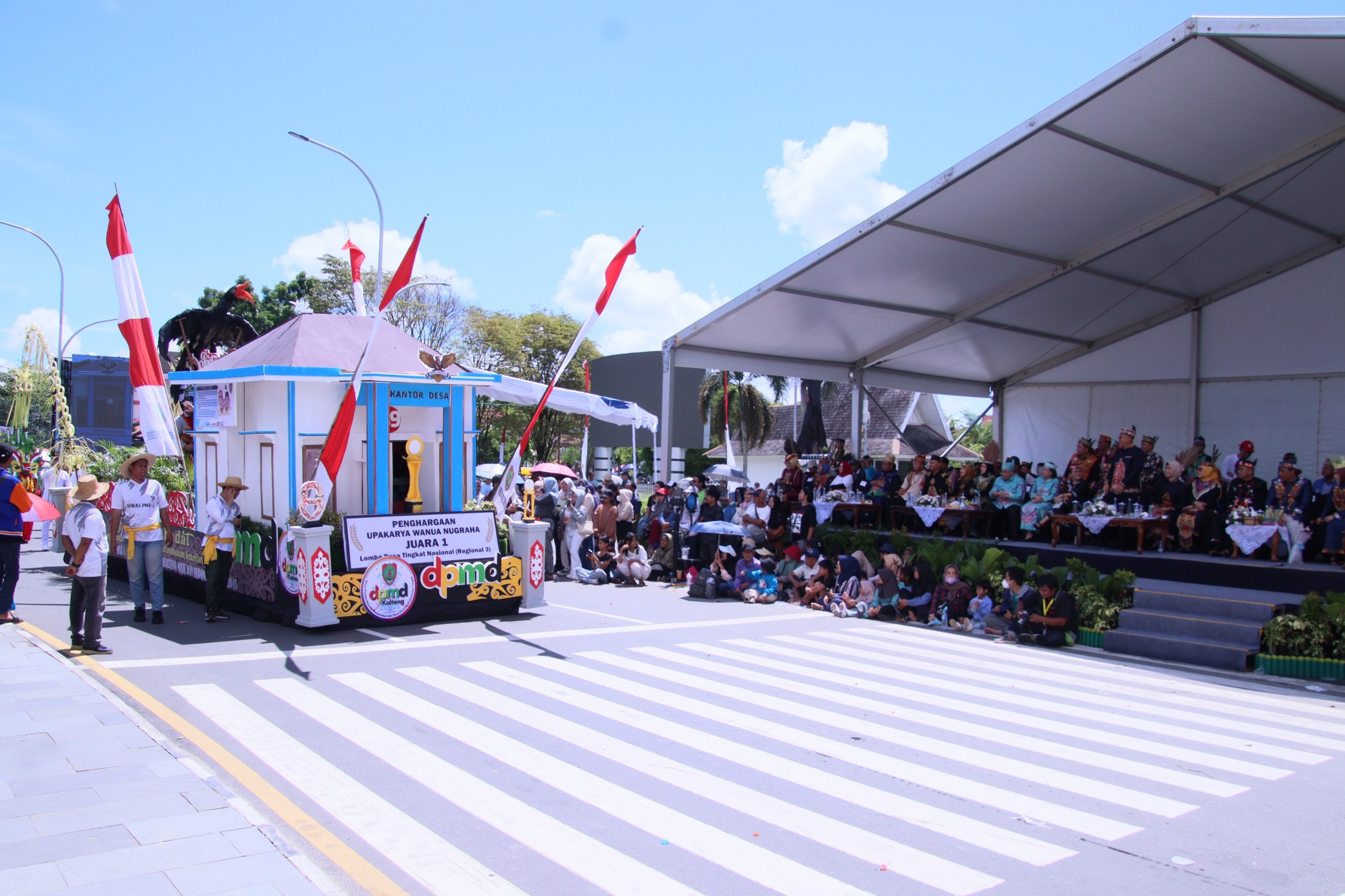 Dinas PMD Kalteng Angkat Potensi Desa dalam Karnaval Budaya FBIM 2025