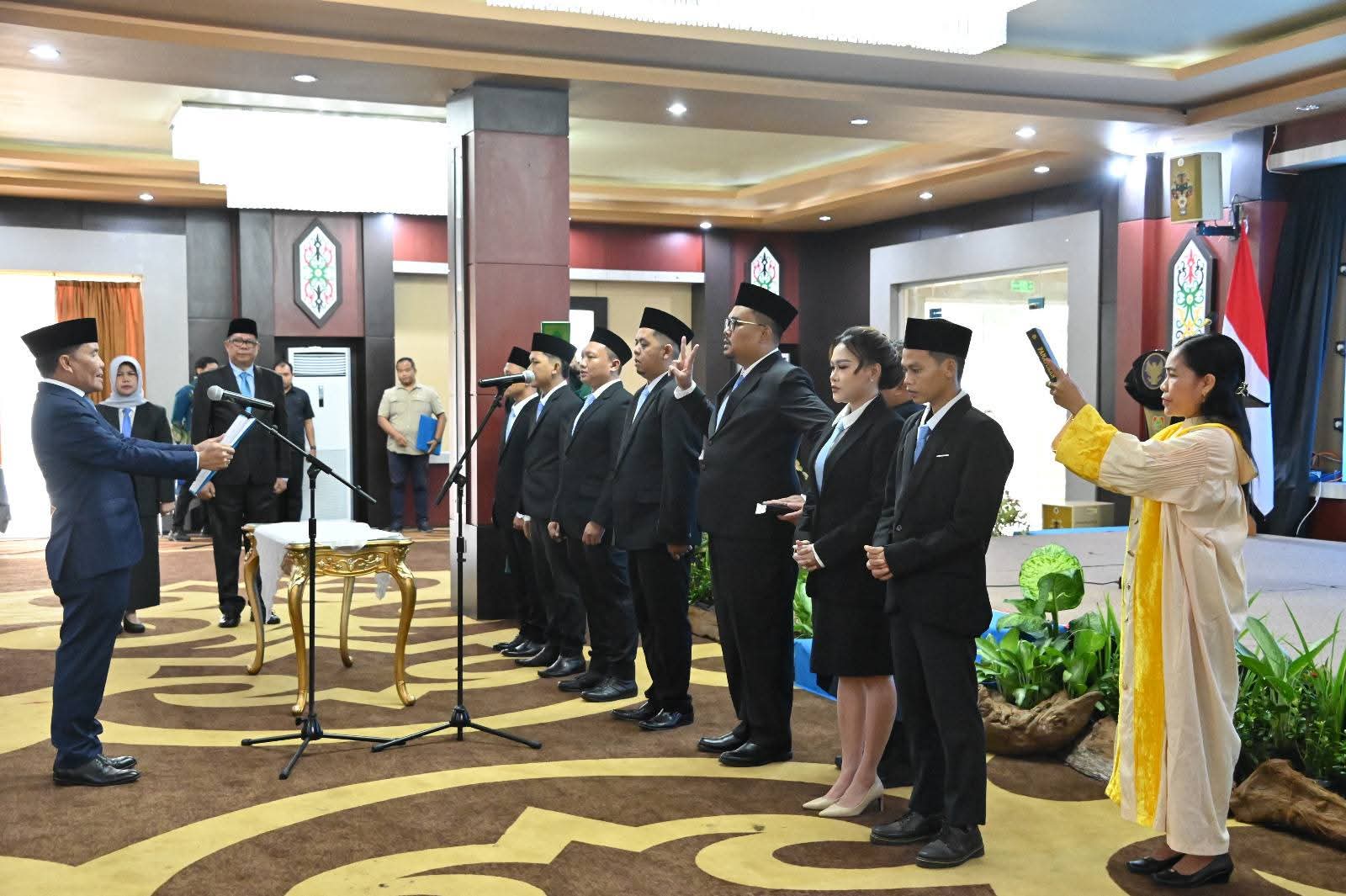 Gubernur Kukuhkan Anggota KPID Kalteng, Tekankan Jaga Ruang Siar dari Hoaks hingga Konten Negatif