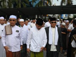 Salat Iduladha di Nurul Islam, Agustiar Serahkan 16 Ekor Hewan Kurban