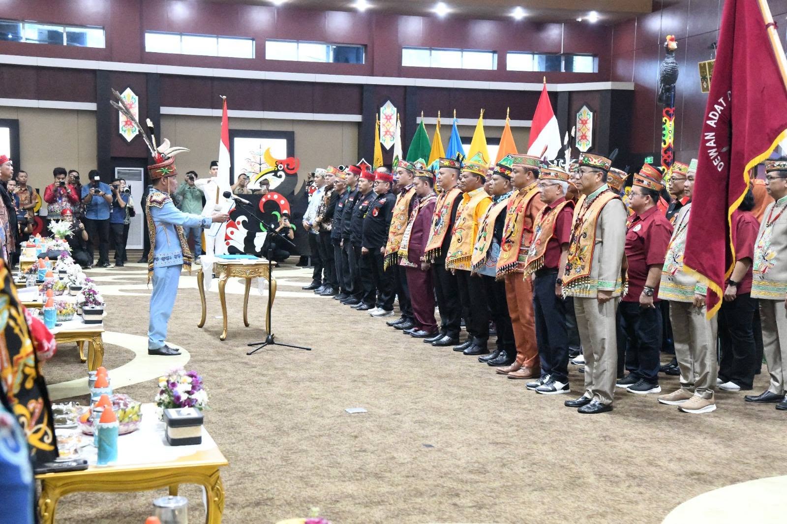 Gubernur Agustiar Sabran Lantik DAD dan BATAMAD se-Kalteng