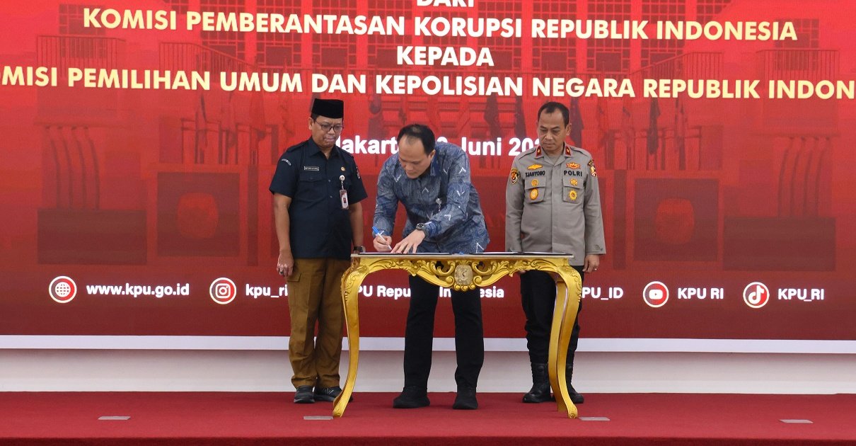 KPK Serahkan Rp4,2 Miliar untuk KPU dan Polri