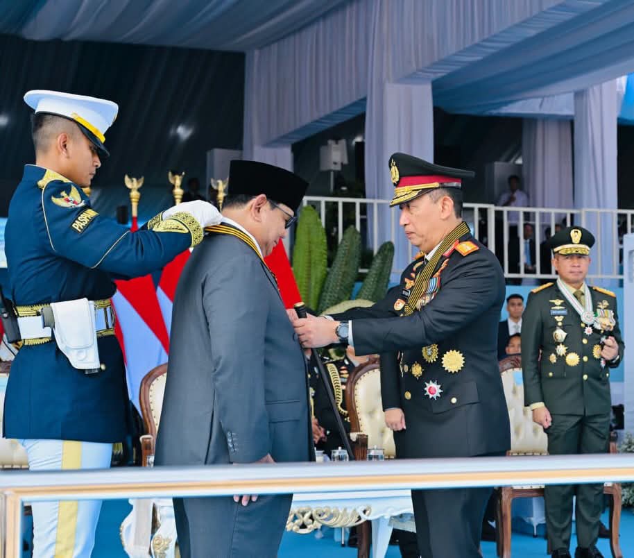 Presiden Prabowo Dianugerahi Medali Bhayangkara