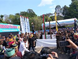Gubernur Agustiar Sabran Pasang Tiang Perdana Huma Betang, Simbol Persatuan Dayak