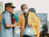 Gubernur Kalteng Bagikan Beras hingga Vitamin ke Mahasiswa Terdampak Karhutla
