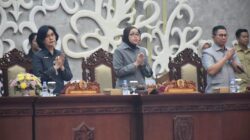 Sekda Dengarkan Pemandangan Umum Fraksi DPRD Kalteng