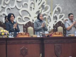 Sekda Dengarkan Pemandangan Umum Fraksi DPRD Kalteng