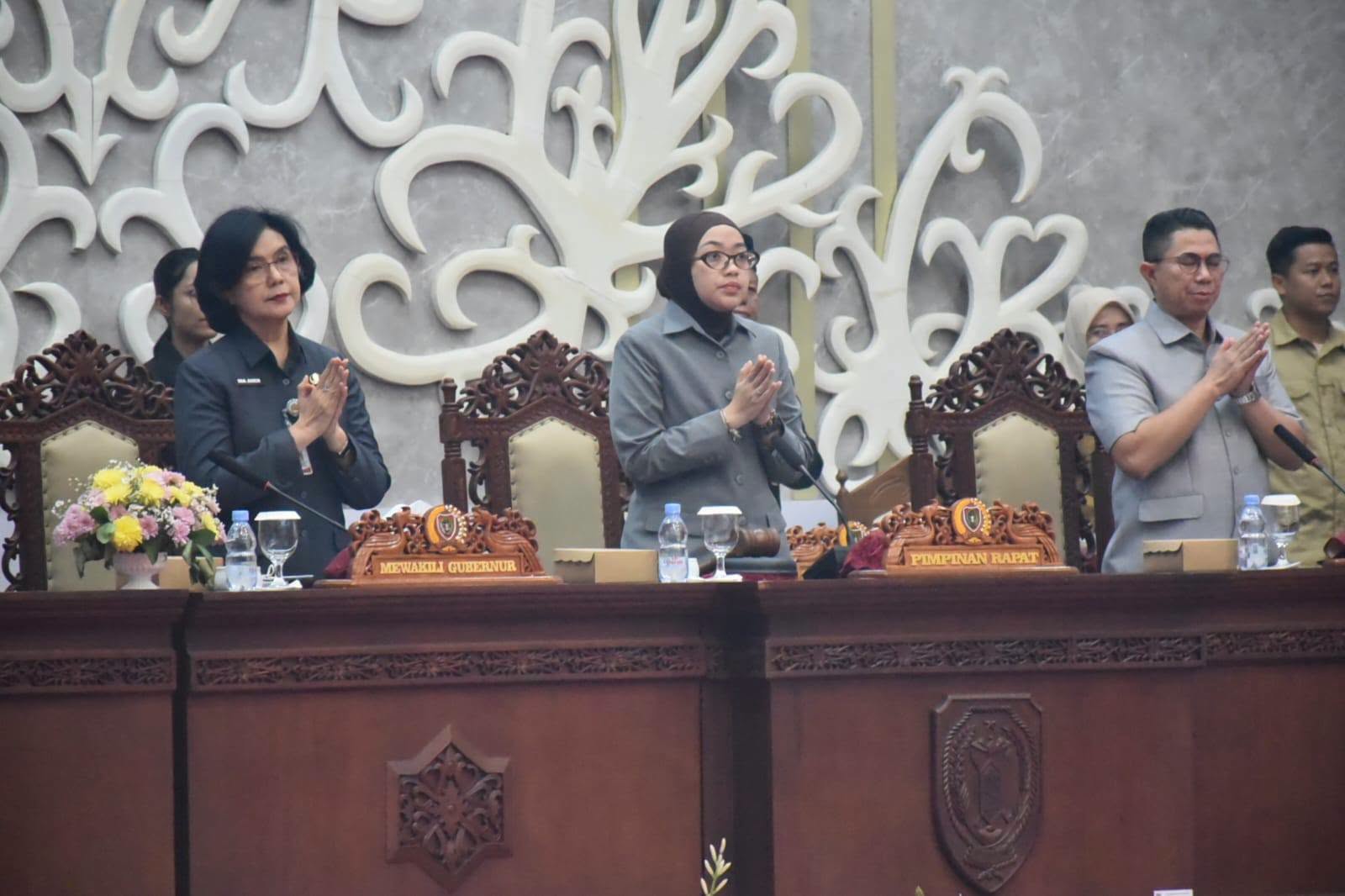 Sekda Dengarkan Pemandangan Umum Fraksi DPRD Kalteng