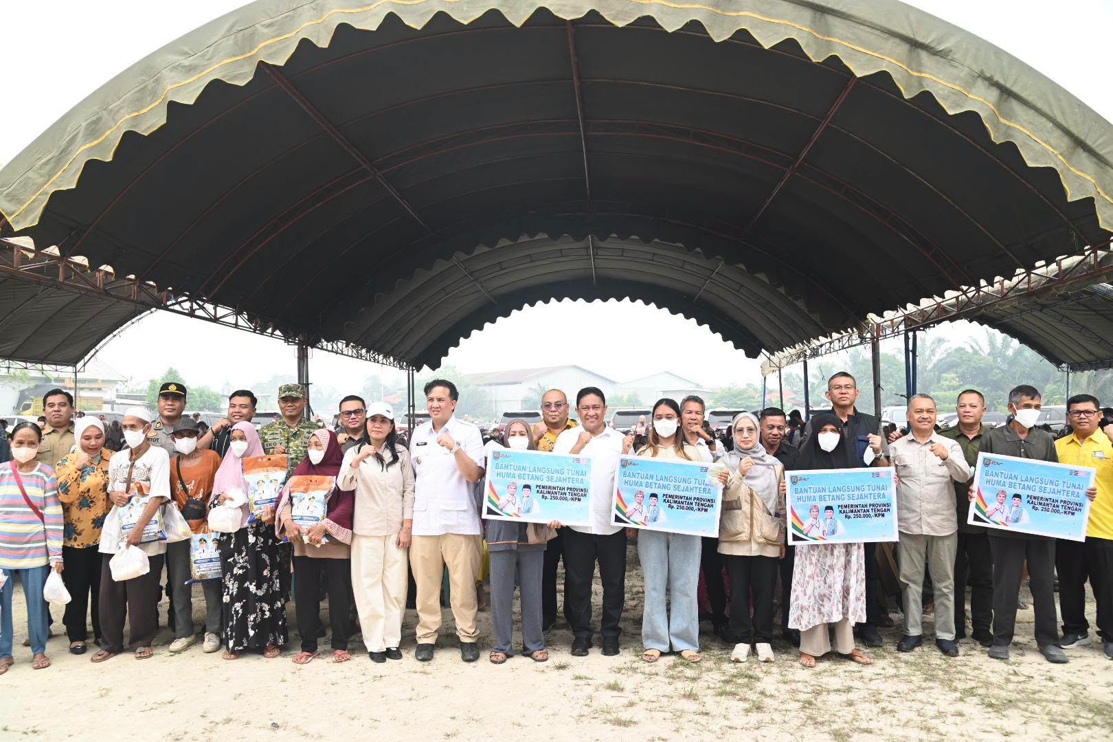 Maysarakat Lamandau Terima Bantuan Pangan dan KHBS Tahap II
